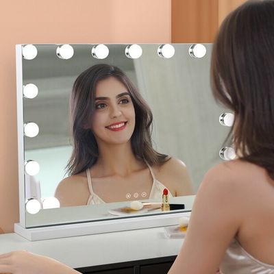 آینه ای که با نور بزرگ می شود
